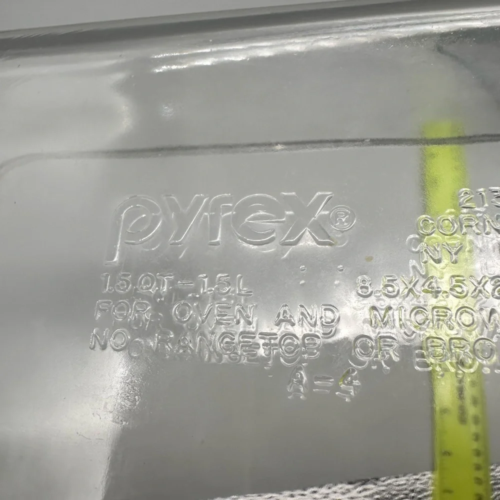 Pyrex 1.5 quart clear glass baking dish